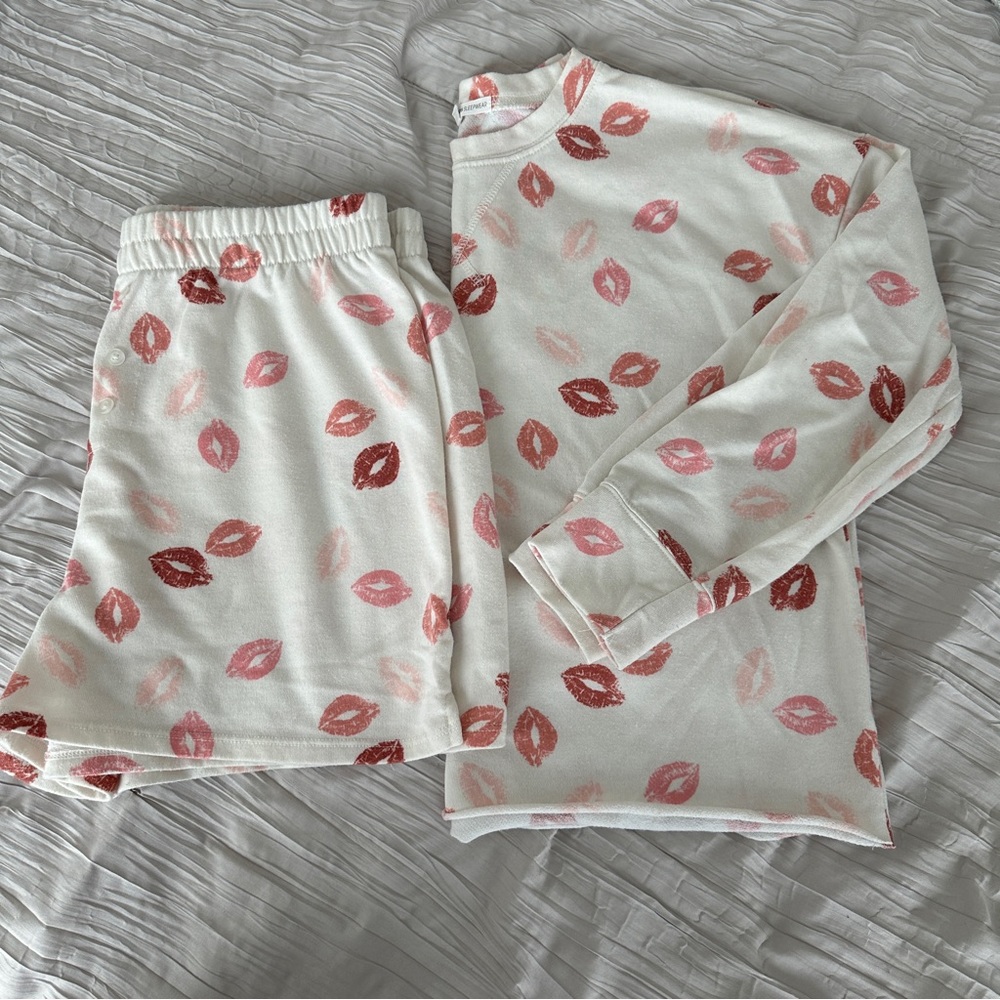 Grayson/threads sleepwear size L kisses 💋 print